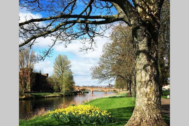 Central Dumfries Exteriér fotografie